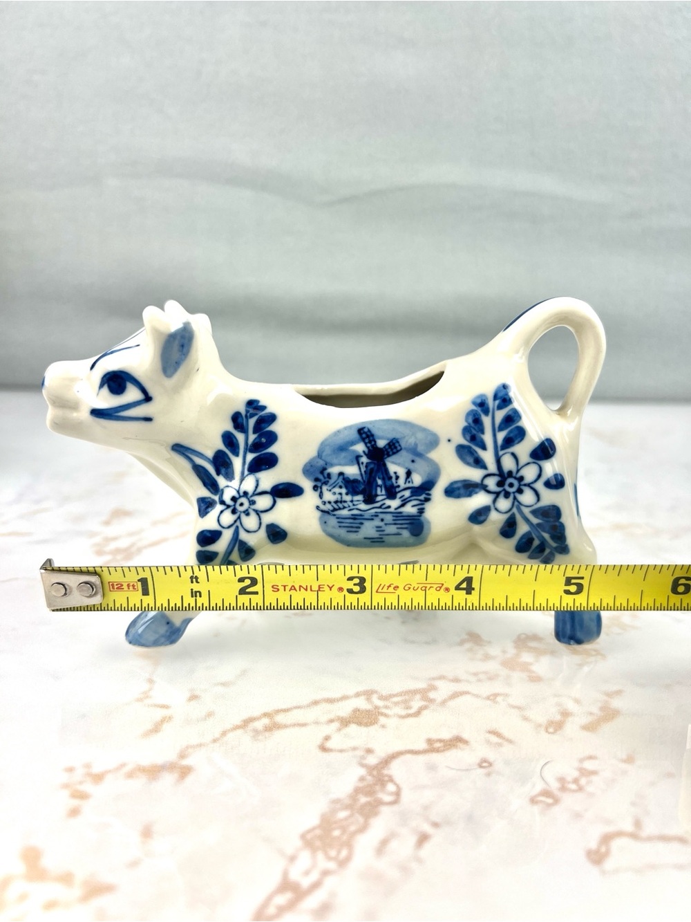 Vintage HandPainted Delft Blue White Porcelain Cow Creamer Windmill Handheld - Picture 10 of 10